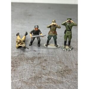 Lot of 4 WWII Soldiers & Officers 1:35 Scale Models Completed and Painted